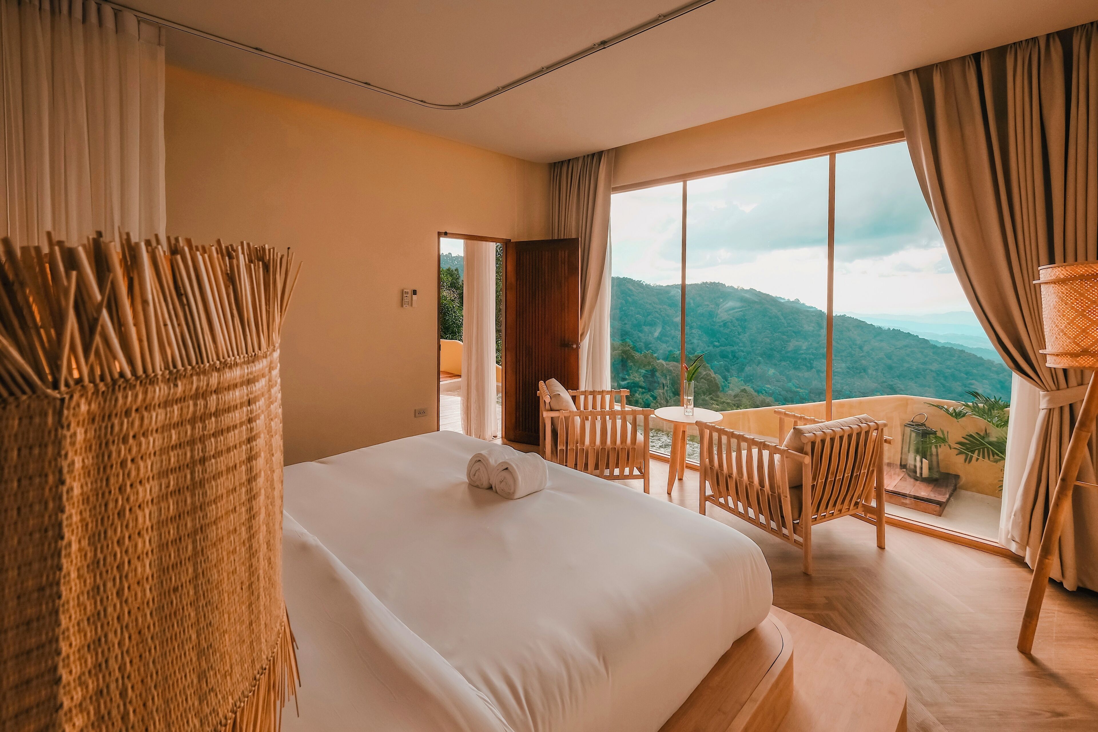 Luxury Twin Room, Mountain View | Blackout drapes, free WiFi