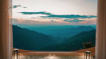 Luxury Twin Room, Mountain View | Blackout curtains, free WiFi