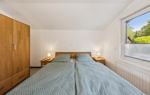 4 bedrooms, travel cot, free WiFi - Gorgeous home in Haren with WiFi (Haren)