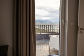 Interior - Luxury Douro Villa with Pool & Panoramic Views (Ferreiros de Avões)
