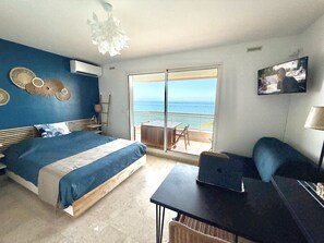 Iron/ironing board, free WiFi, bed sheets