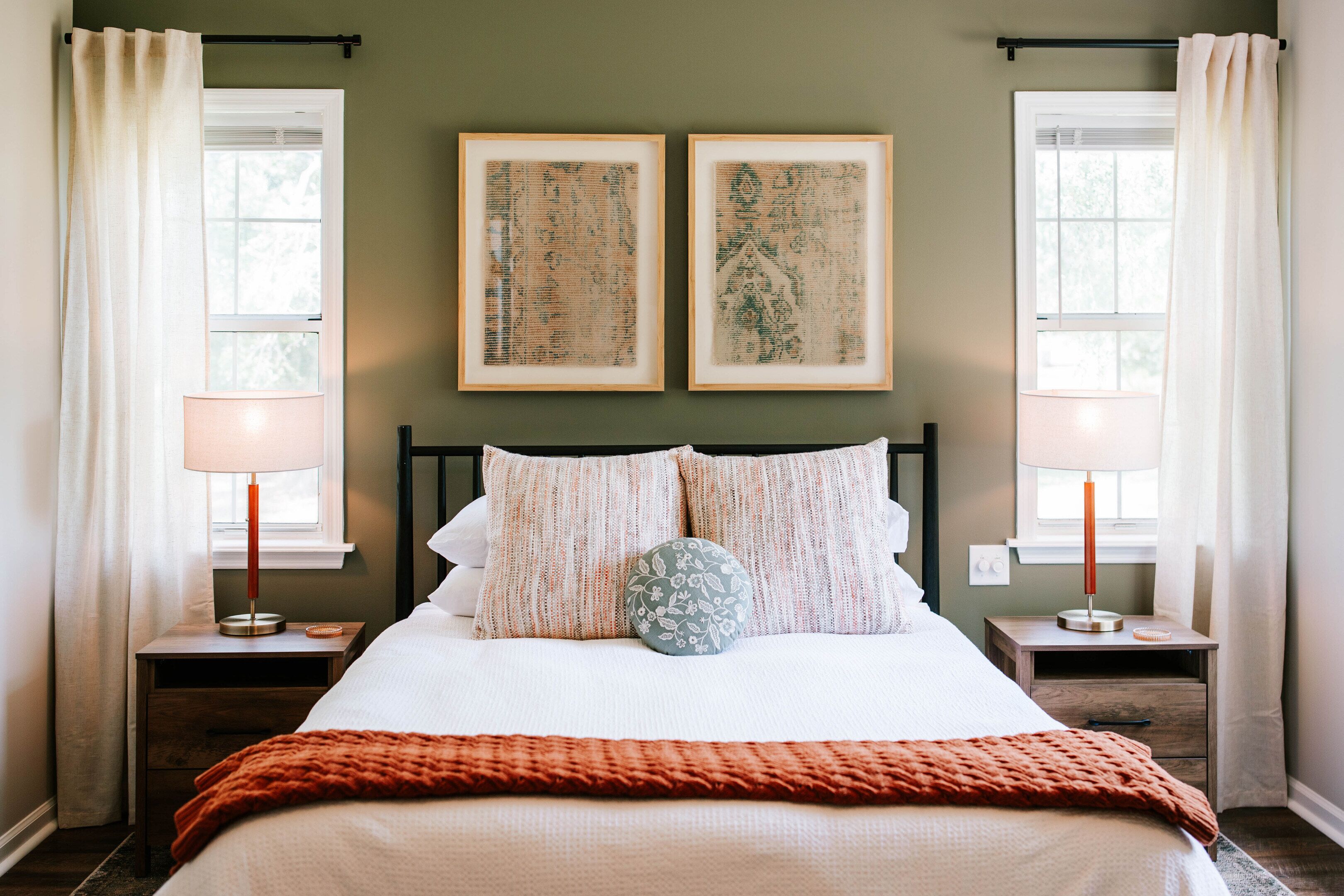 3 bedrooms, desk, iron/ironing board, free WiFi