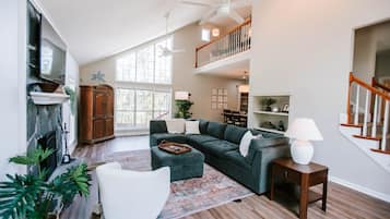 Smart TV, fireplace