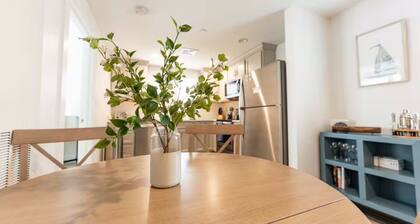 Luxury One Bedroom Condo (650S.F.)