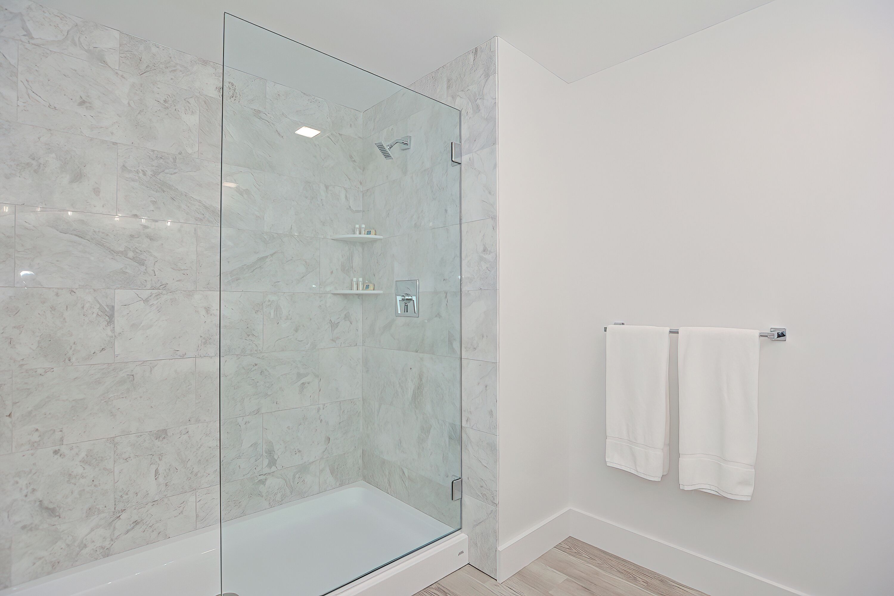 淋浴设施、吹风机、毛巾