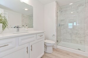 Shower, hair dryer, towels