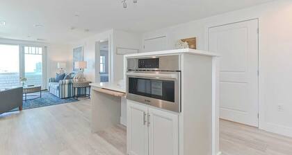 Premier Ocean View Corner Condo (850S.F.)