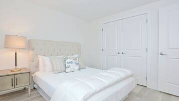 1 bedroom, desk, WiFi, bed sheets