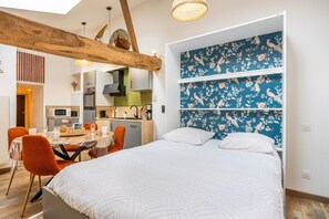 1 habitación, tabla de planchar con plancha, wifi y ropa de cama