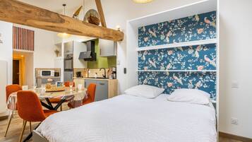 1 habitación, tabla de planchar con plancha, wifi y ropa de cama