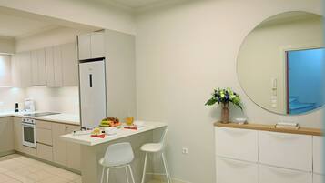 Apartament, 2 dormitoris, planta baixa | Cuina privada | Frigorífic gran, microones, placa de cuina i rentaplats