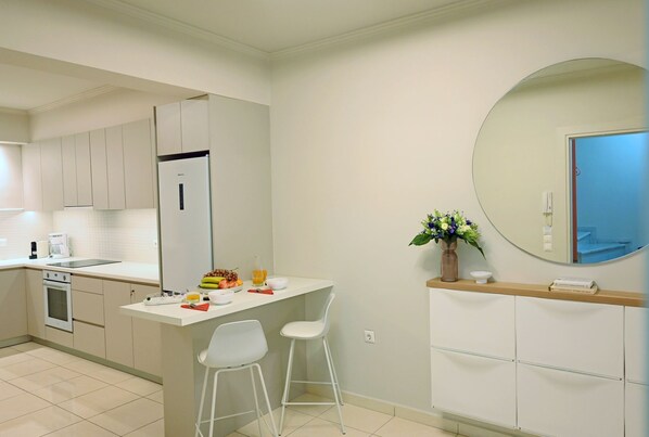 Apartment, 2 Bedrooms, Ground Floor | Private kitchen | Full-size fridge, microwave, stovetop, dishwasher