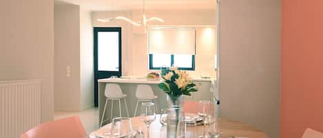 Apartment, 2 Bedrooms, Balcony, City View | Dining room