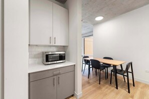 Dining - Cozy Studio Suite, Steps from River North & Shops (Chicago)