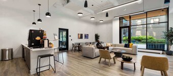 Cozy Studio Suite, Steps from River North & Shops