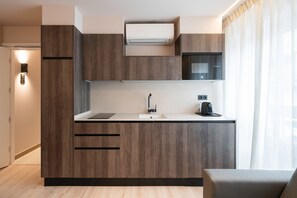 Fridge, microwave, stovetop, coffee/tea maker - Apartment 'Apartamentos Ca Gracia Bocairent 1' with Wi-Fi and Air Conditioning (Bocairent)