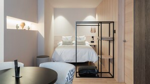 Un dormitorio moderno con cama, mesitas de noche, una mesa redonda y un armario.