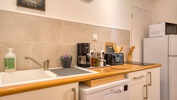 冷蔵庫、電子レンジ、コンロ、食器洗い機