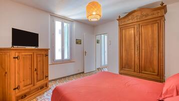 2 slaapkamers, een strijkplank/strijkijzer, wifi, beddengoed