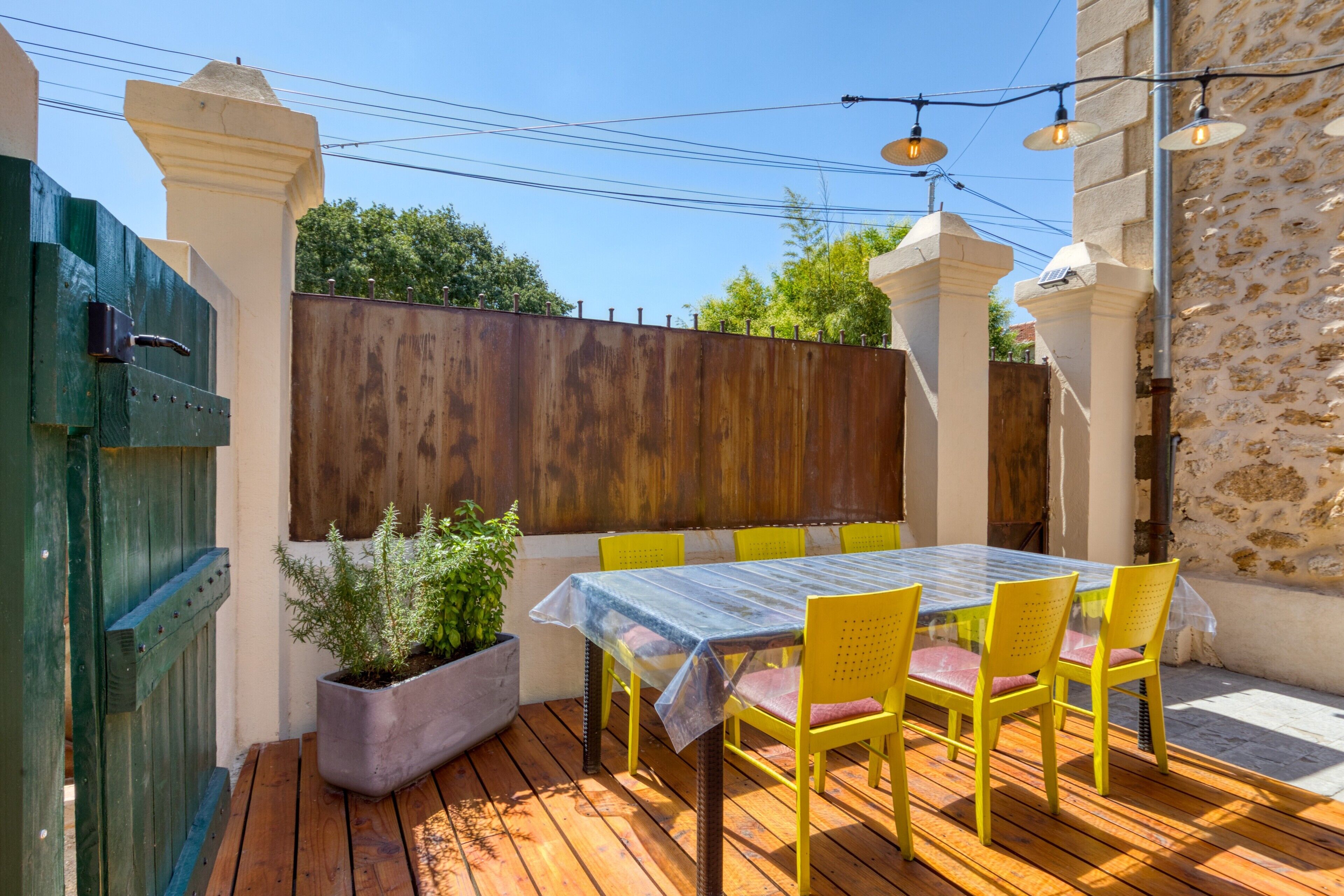 Outdoor dining