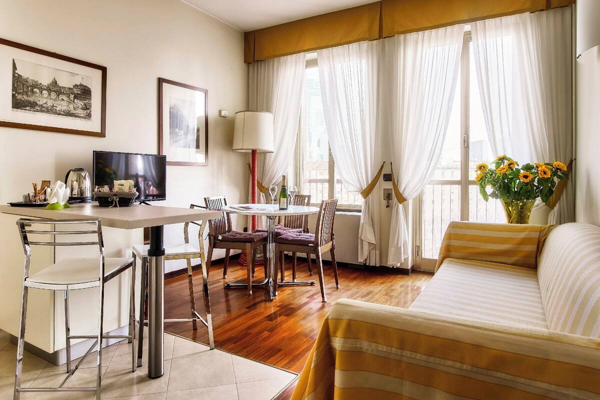Bilocale con vista giardino | ตู้นิรภัยในห้องพัก, เตารีด/โต๊ะรีดผ้า, Wi-Fi ฟรี, ผ้าปูที่นอน