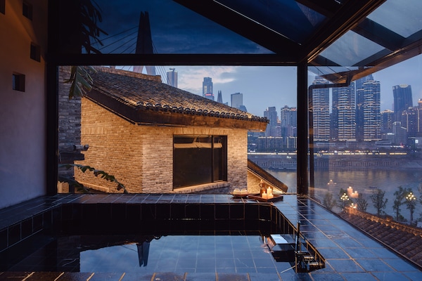 Panoramic-Doppelzimmer, Balkon, Flussblick | Badezimmer | Kostenlose Toilettenartikel, Haartrockner, Bademäntel, Hausschuhe