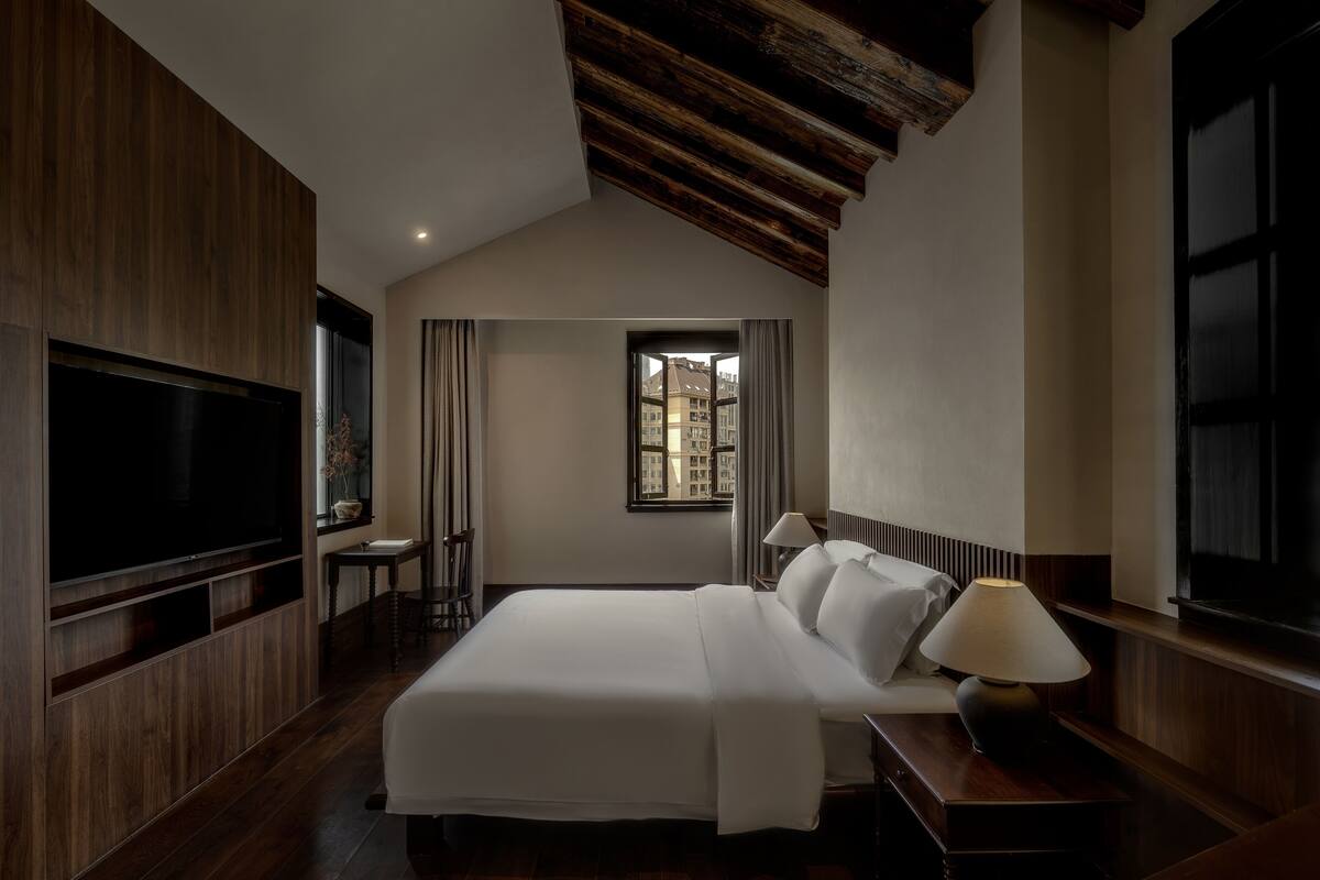 Luxury-Doppelzimmer, Terrasse, Flussblick | Hochwertige Bettwaren, Daunenbettdecken