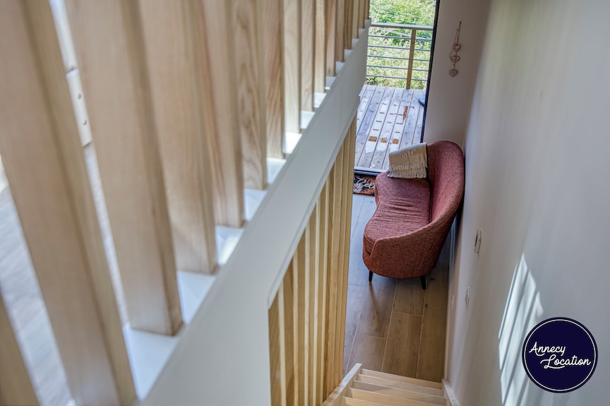 Welcome To This Charming Semi-detached Cottage Perched On The Heights Of Talloires, Just A Few Minutes Walk From The Village Center And The Lake. - Talloires