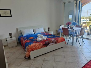 1 habitación, tabla de planchar con plancha, wifi gratis y ropa de cama 