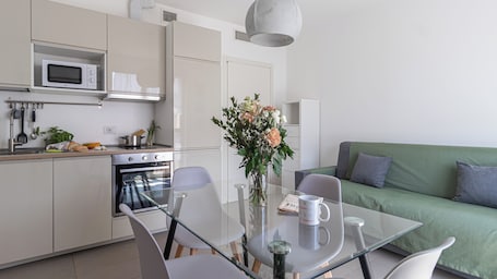 Apartment (1 Bedroom) | Private kitchen | Microwave, oven, electric kettle, highchair