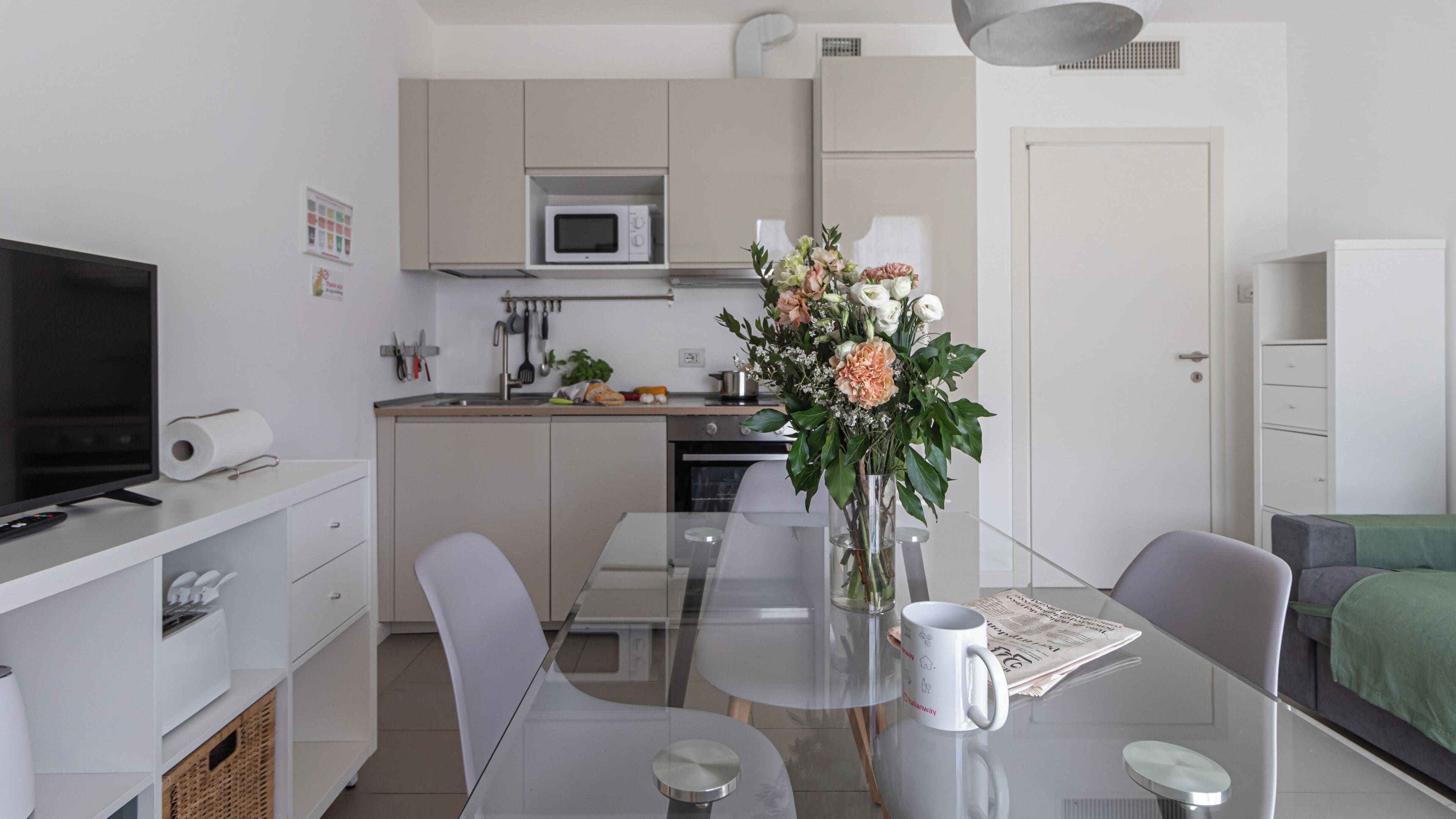 Huoneisto (1 Bedroom) | Oleskelualue | 32–tuumainen äly-TV, jossa kaapelikanavat