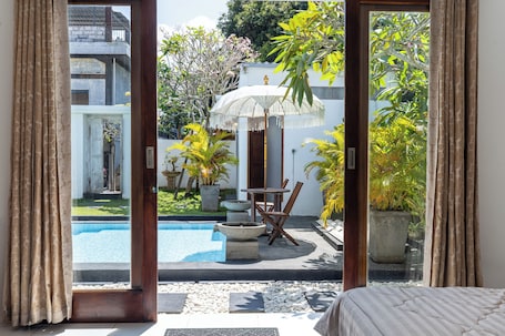 Premier Villa | Iron/ironing board