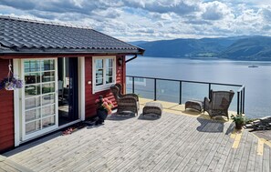 Terrace/patio - Stunning home in Lavik (Lavik)