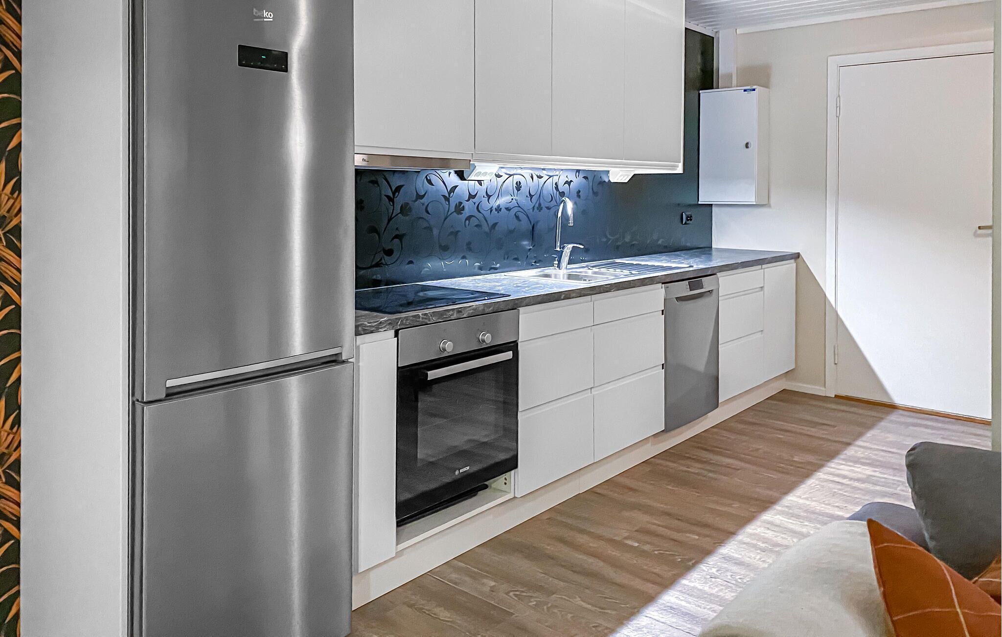 Fridge, oven, stovetop, dishwasher