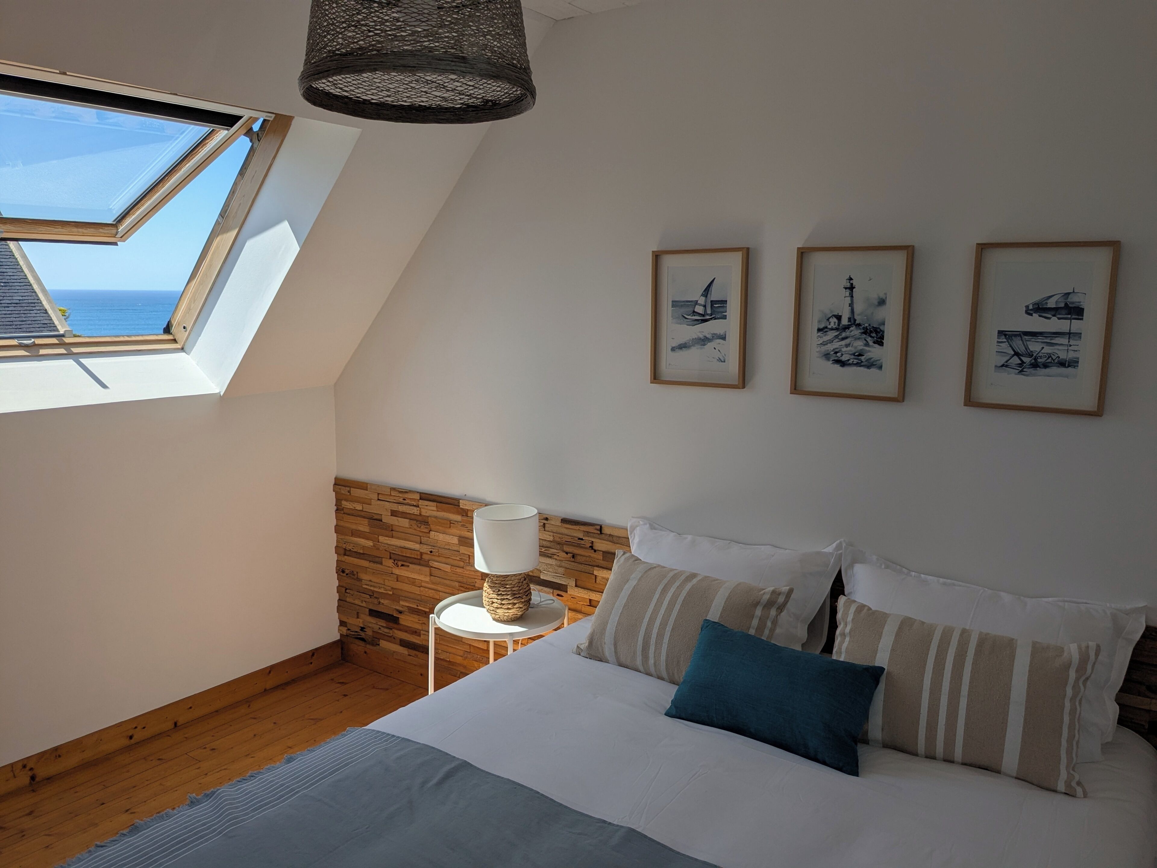 3 habitaciones, tabla de planchar con plancha, wifi y ropa de cama 