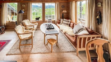 Een smart-tv en een open haard