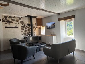 Smart-TV, Kamin, Tischfußball