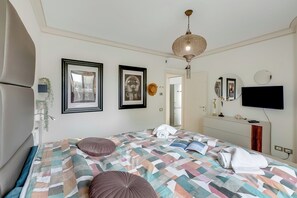 Family House, Multiple Bedrooms, 2 Bathrooms (Il Silenzio House) | 2 bedrooms, free WiFi, bed sheets
