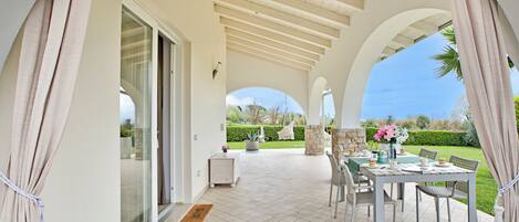Family House, Multiple Bedrooms, 2 Bathrooms (Il Silenzio House) | Outdoor dining