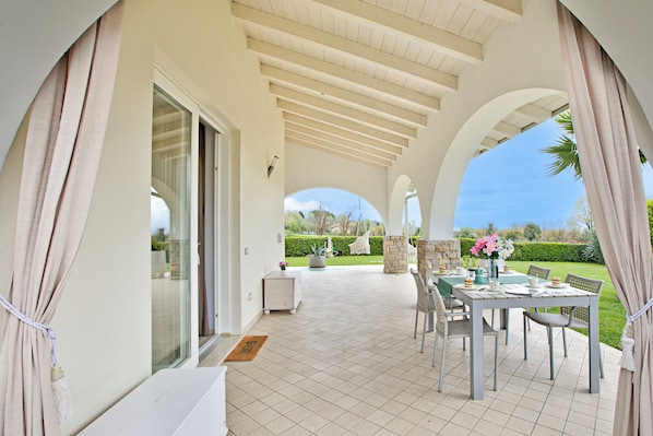 Outdoor dining