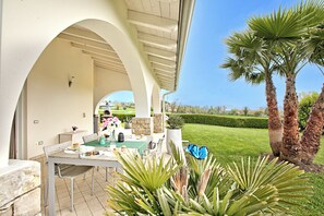 Family House, Multiple Bedrooms, 2 Bathrooms (Il Silenzio House) | Outdoor dining - Il Silenzio House (Manerba del Garda)
