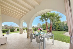 Family House, Multiple Bedrooms, 2 Bathrooms (Il Silenzio House) | Outdoor dining - Il Silenzio House (Manerba del Garda)