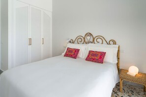 5 bedrooms, iron/ironing board, travel cot, free WiFi