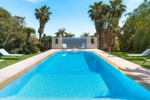 A heated pool - Villa Rebecca with private pool - My Rental Homes (Syracuse)