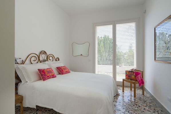 5 bedrooms, iron/ironing board, travel cot, free WiFi