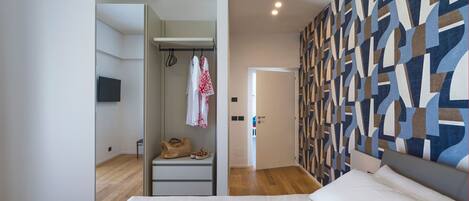 6 chambres, fer et planche à repasser, lit de bébé portatif