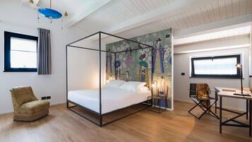 6 bedrooms, iron/ironing board, travel crib, free WiFi