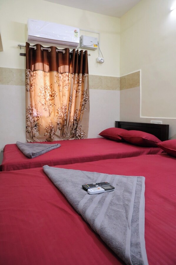 2 bedrooms, iron/ironing board, WiFi