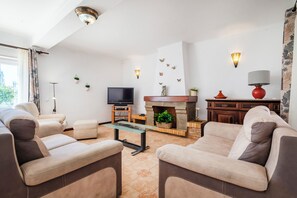 Casa geminada família, 3 quartos, para não fumantes, piscina particular | Área de estar | TV