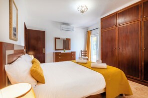 Family Townhome, Multiple Bedrooms, Non Smoking, Private Pool | Iron/ironing board, free WiFi